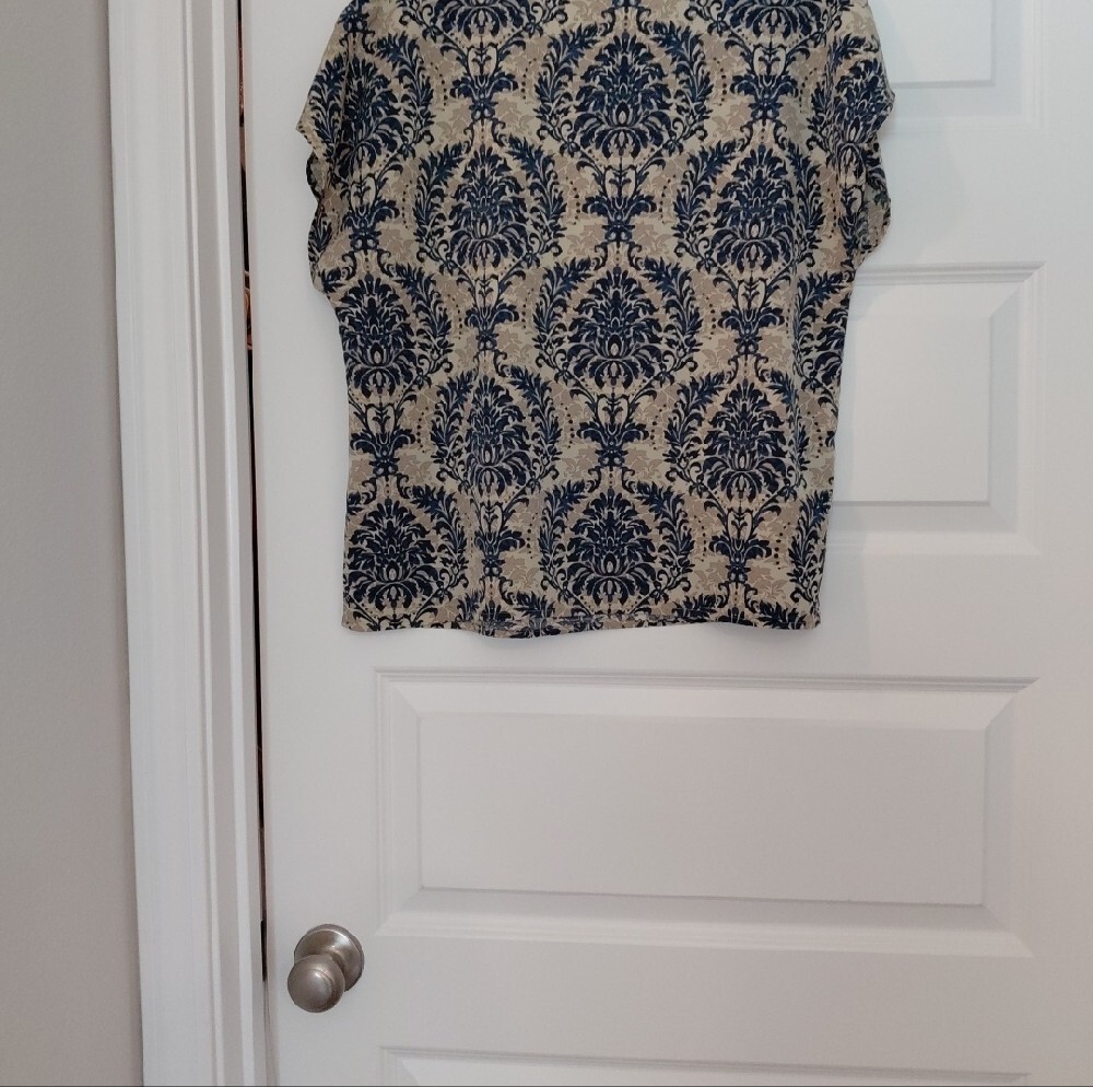 Navy Damask Short Sleeve Scoop Neck Tee - Picture 4 of 4